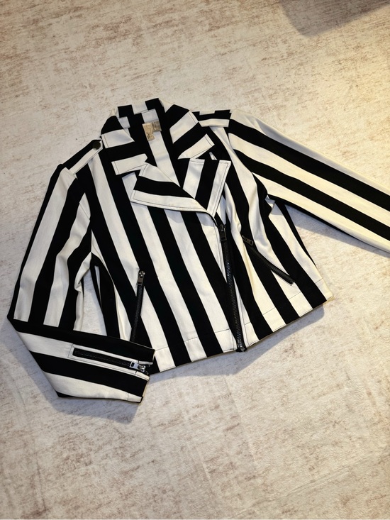 Forever 21 Jackets & Blazers - Forever 21 Black & White Striped Moto Jacket